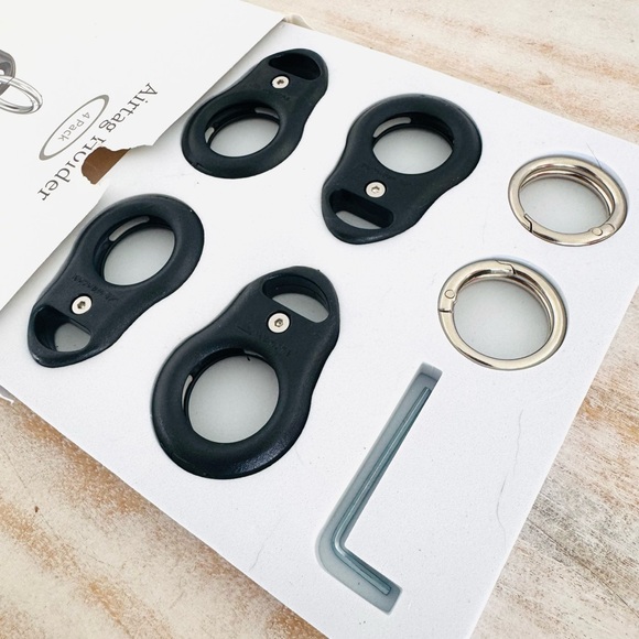 Black Airtag Holder Keychain Set of Four - NWT - New - Picture 3 of 7